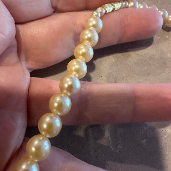 Vintage Mother of Pearl Leaf Pendant Necklace-Beaded - Picture 5 of 10